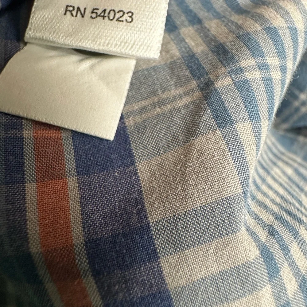 EUC Banana Republic Men’s Blue and White Plaid Button-Up Dress Casual Shirt - L